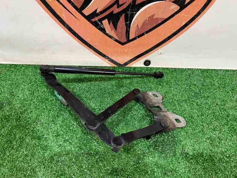 LR088985 Hood hinge left Range Rover L405 (2013-2021) Used - Image 33