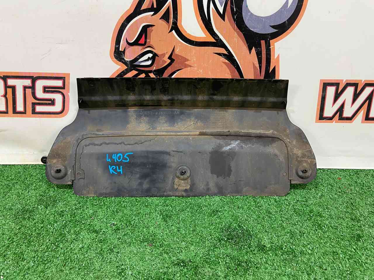 LR108920 Rear Bumper Cover Range Rover L405 (2013-2021) Used cost 40 € in stock 1 pcs.