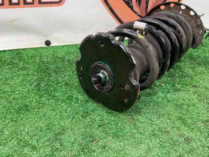 LR114048 Front left shock absorber Range Rover Evoque New L551 (2019-) USED cost 170 € in stock 1 pcs.