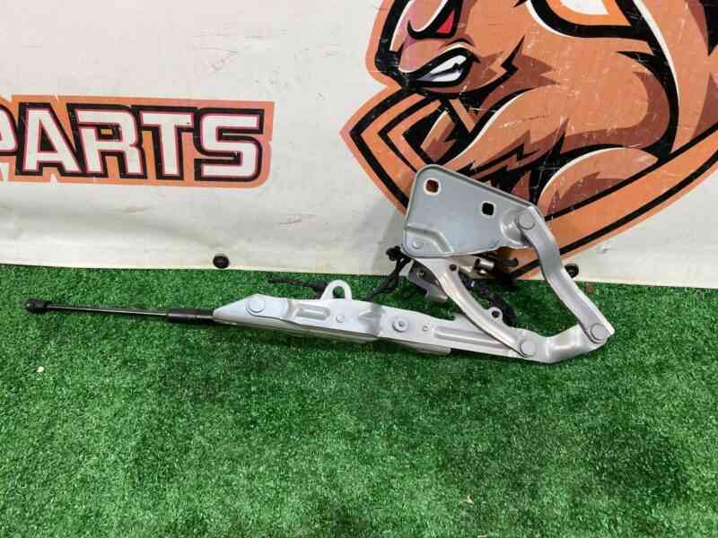 LR117304 Hood hinge right Range Rover Evoque New L551 (2019-) Used cost 62,5 € in stock 3 pcs.