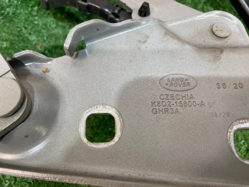 LR117304 Hood hinge right Range Rover Evoque New L551 (2019-) Used cost 62,5 € in stock 3 pcs.