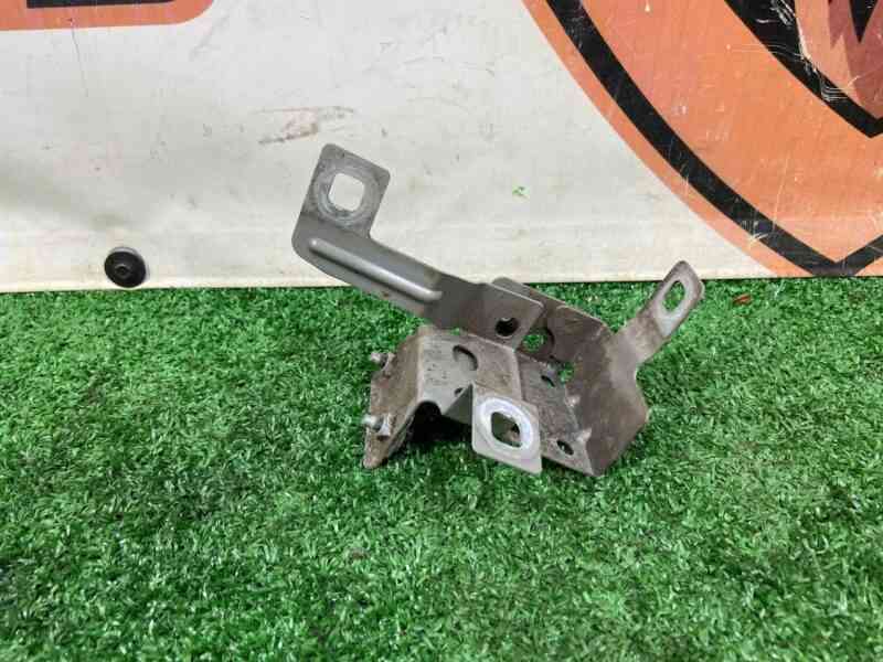 LR117318 Wing mounting bracket left upper Range Rover Evoque New L551 (2019-) used cost 42 € in stock 1 pcs.