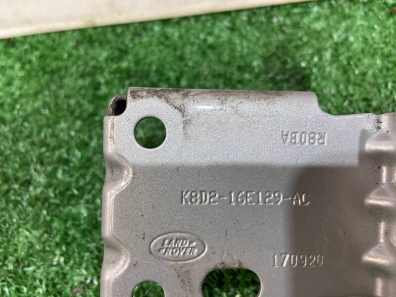 LR117318 Wing mounting bracket left upper Range Rover Evoque New L551 (2019-) used cost 42 € in stock 1 pcs.