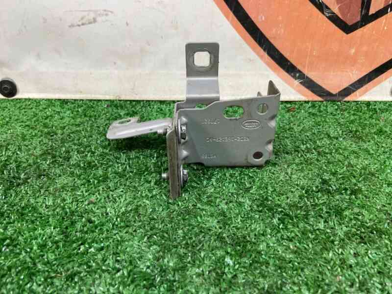 LR117318 Wing mounting bracket left upper Range Rover Evoque New L551 (2019-) used cost 42 € in stock 1 pcs.