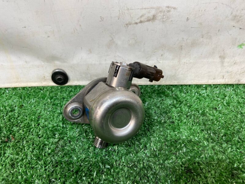 LR125397 Fuel pump 1.5 i Range Rover Evoque New L551 (2019-) used cost 300 € in stock 1 pcs.