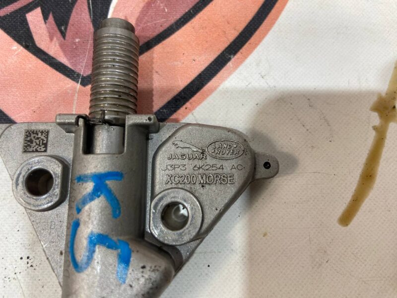 LR125414 Used Range Rover Evoque New L551 (2019-) Timing Chain Tensioner cost 35 € in stock 1 pcs.