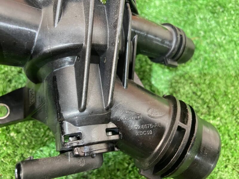 LR125560 Thermostat 1.5 i Range Rover Evoque New L551 (2019-) used cost 75 € in stock 1 pcs.