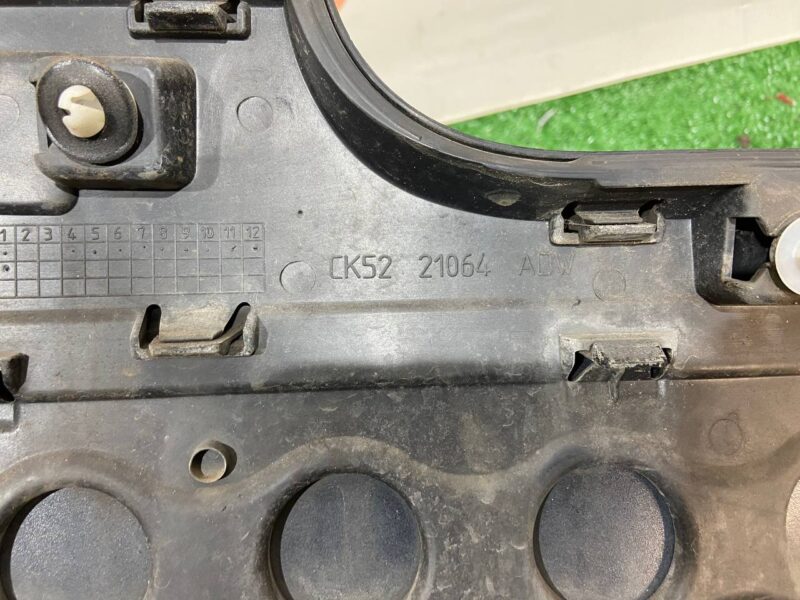 LR125980 Front right door molding Range Rover L405 (2013-2021) Used - Image 22