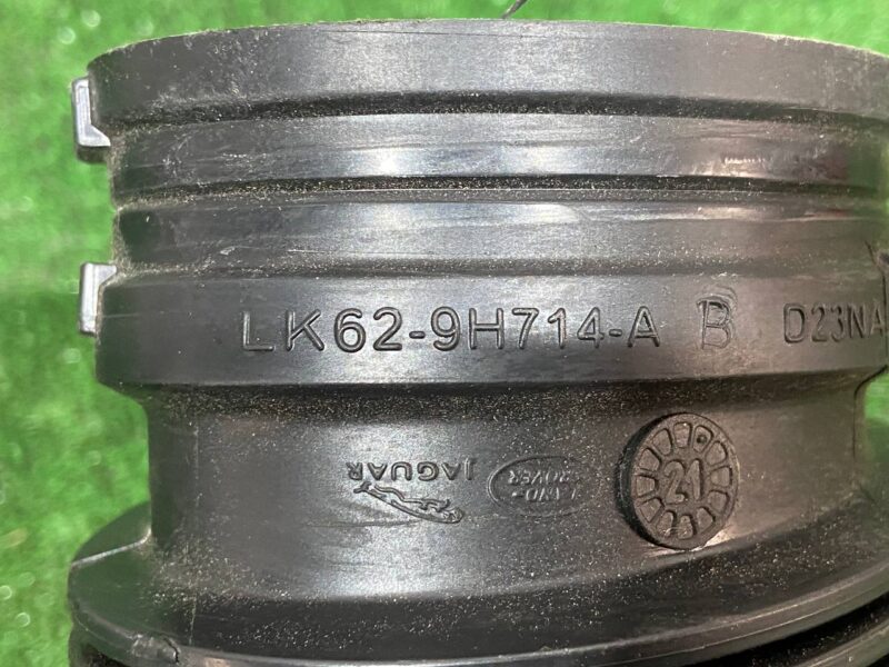 LR127895 3.0TD Air duct right RANGE ROVER SPORT (L494) 2013- Used cost 30 € in stock 2 pcs.