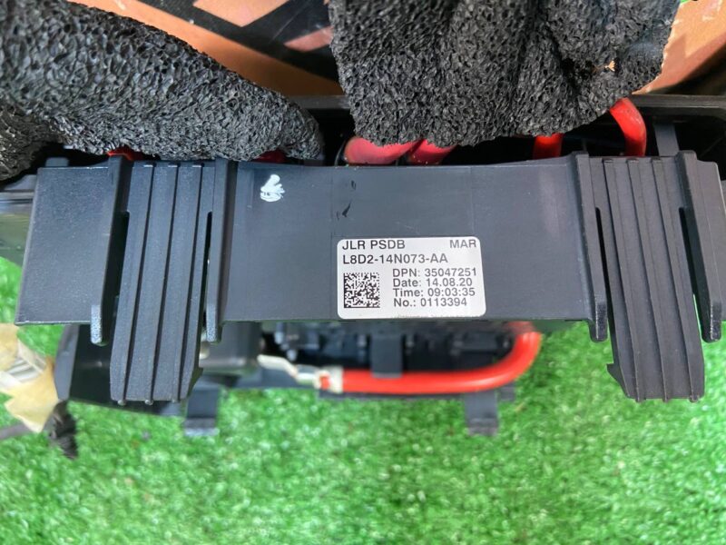 LR128112 Used fuse box Range Rover Evoque New L551 (2019-) cost 35 € in stock 1 pcs.