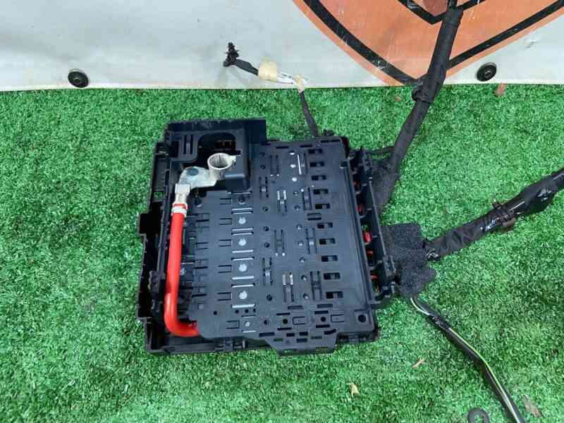 LR128112 Used fuse box Range Rover Evoque New L551 (2019-) cost 35 € in stock 1 pcs.