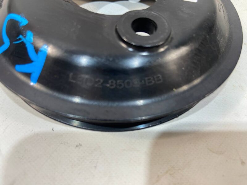 LR135158 Pump pulley Range Rover Evoque New L551 (2019-) used cost 20 € in stock 1 pcs.