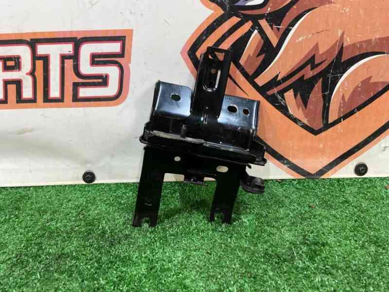 LR135276 Battery bracket Range Rover Evoque New L551 (2019-) USED cost 70 € in stock 1 pcs.