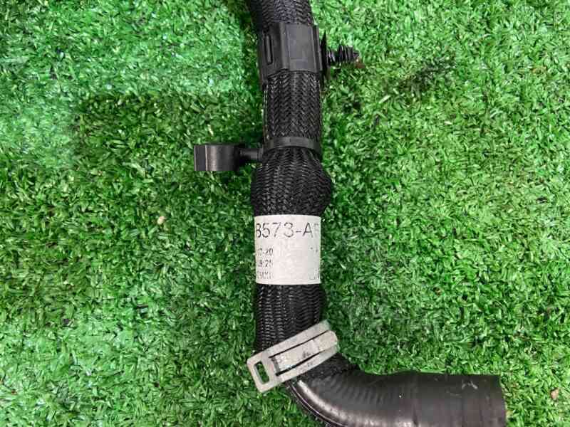 LR135306 Cooling system hose upper right Range Rover Evoque New L551 (2019-) used cost 23 € in stock 1 pcs.