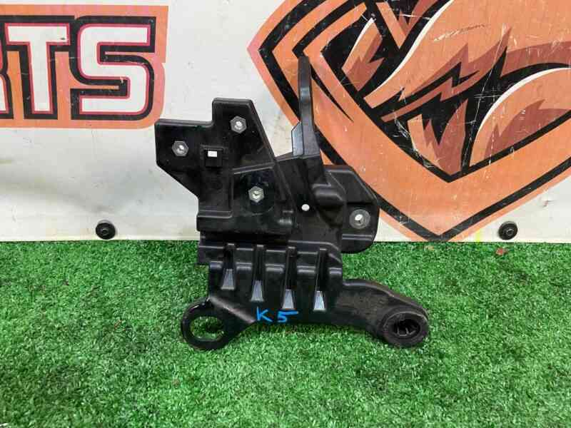 LR135974 Bracket battery platform Range Rover Evoque New L551 (2019-) used cost 50 € in stock 1 pcs.