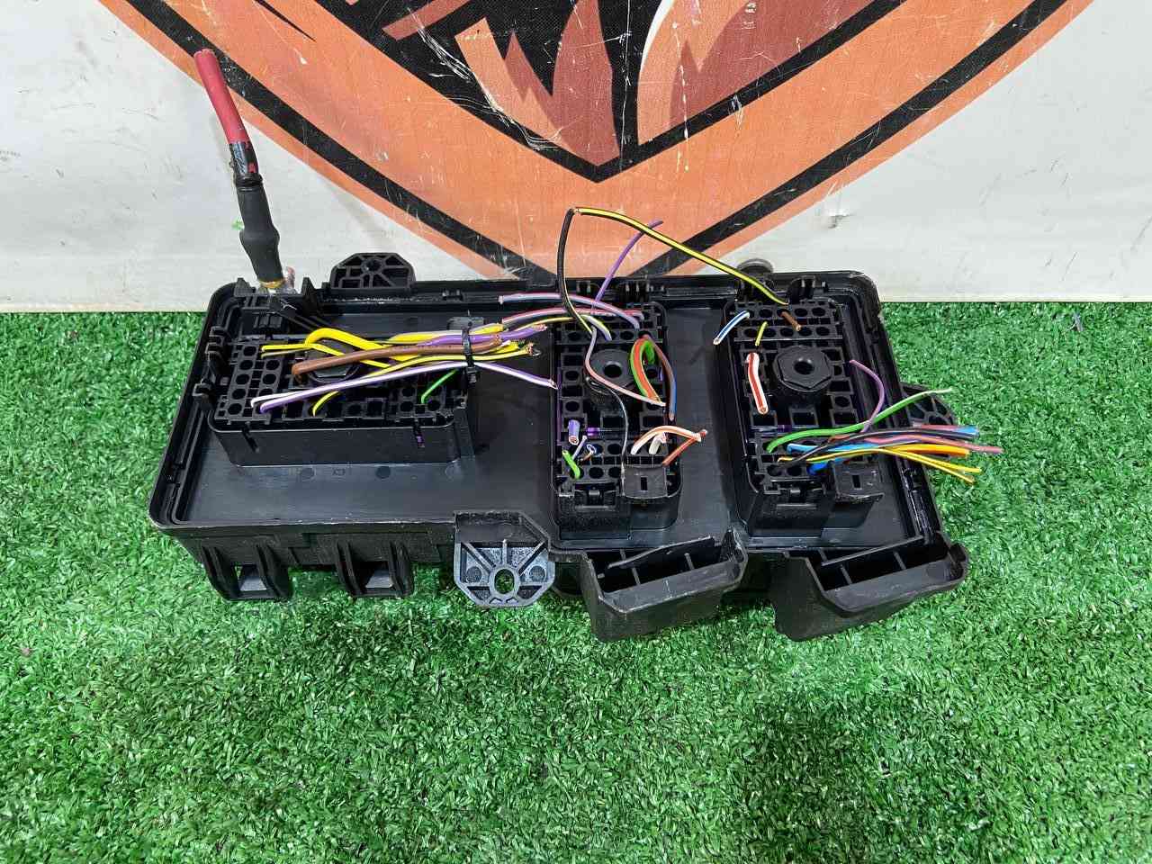 LR137654 Fuse box Land Rover Discovery Sport L550 (2015-) Used cost 85 € in stock 2 pcs.