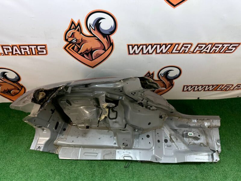 LR140594 Used Range Rover Evoque New L551 (2019-) Quarter Rear Left cost 650 € in stock 1 pcs.