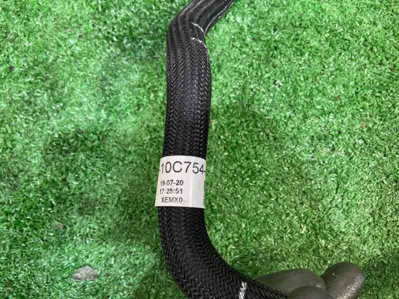 LR140607 Radiator hose Range Rover Evoque New L551 (2019-) used cost  € in stock 1 pcs.