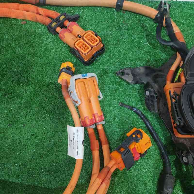 LR146042 Used Range Rover Evoque New L551 Dual Charging Socket (2019-) cost 450 € in stock 1 pcs.