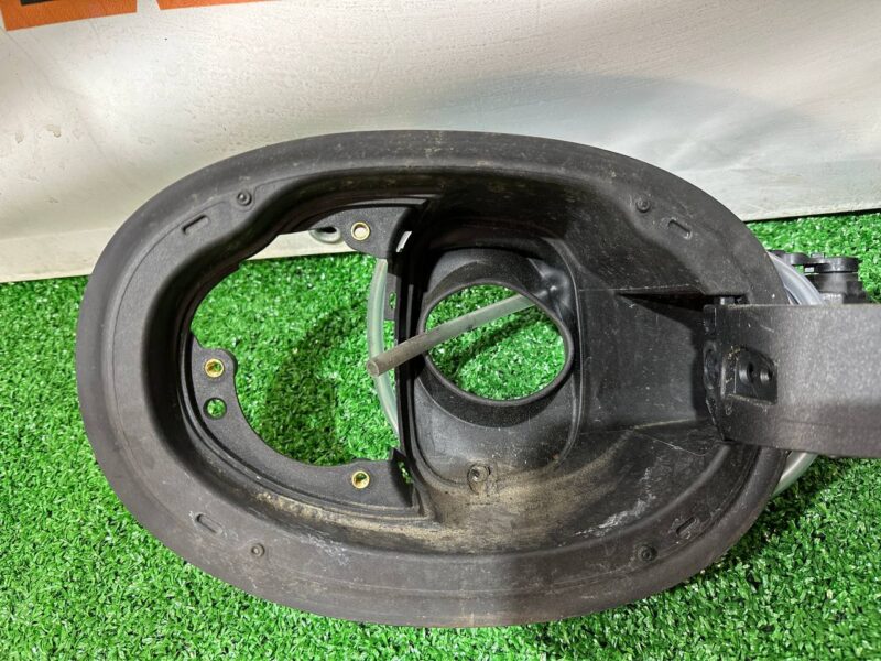LR146146 Fuel filler cap Range Rover Velar L560 (2018-) USED cost 120 € in stock 1 pcs.