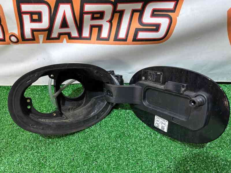LR146146 Fuel filler cap Range Rover Velar L560 (2018-) USED cost 120 € in stock 1 pcs.