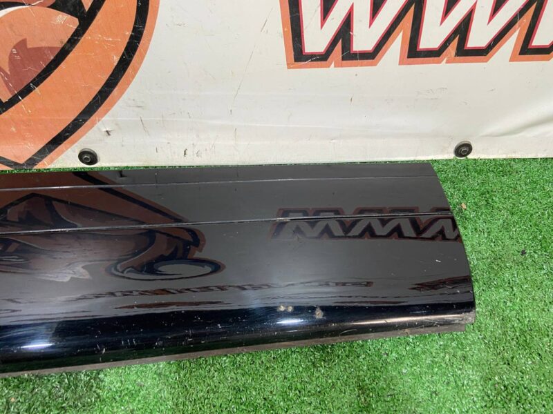 LR146631 Front right door molding Range Rover Velar L560 (2018-) USED cost 90 € in stock 3 pcs.