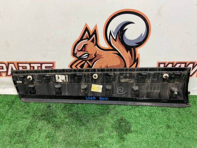 LR146631 Front right door molding Range Rover Velar L560 (2018-) USED - Image 12