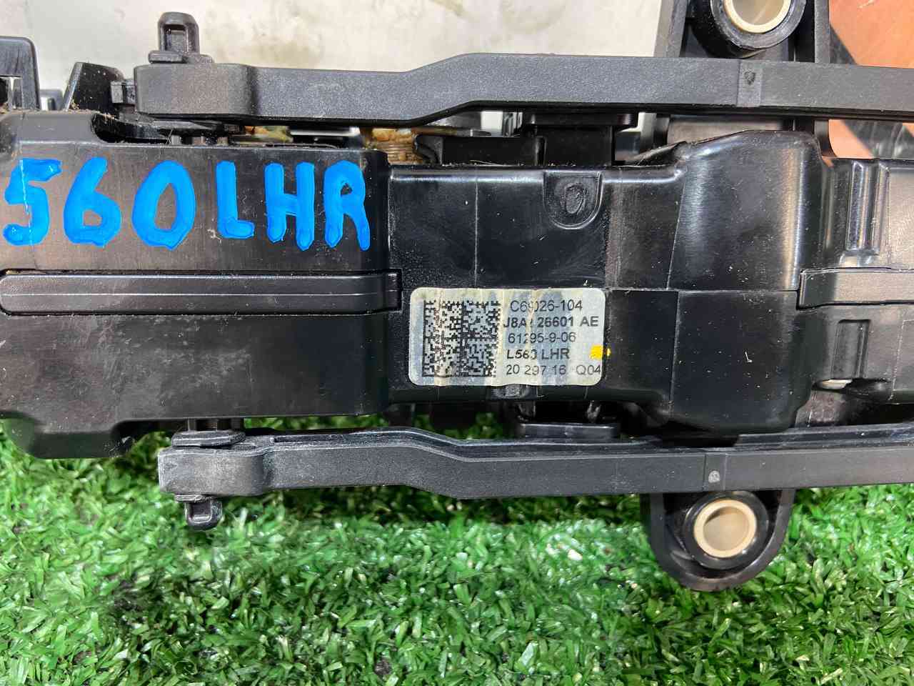 LR178960 Door handle outer rear left Range Rover Velar L560 (2018-) Used cost 90 € in stock 1 pcs.