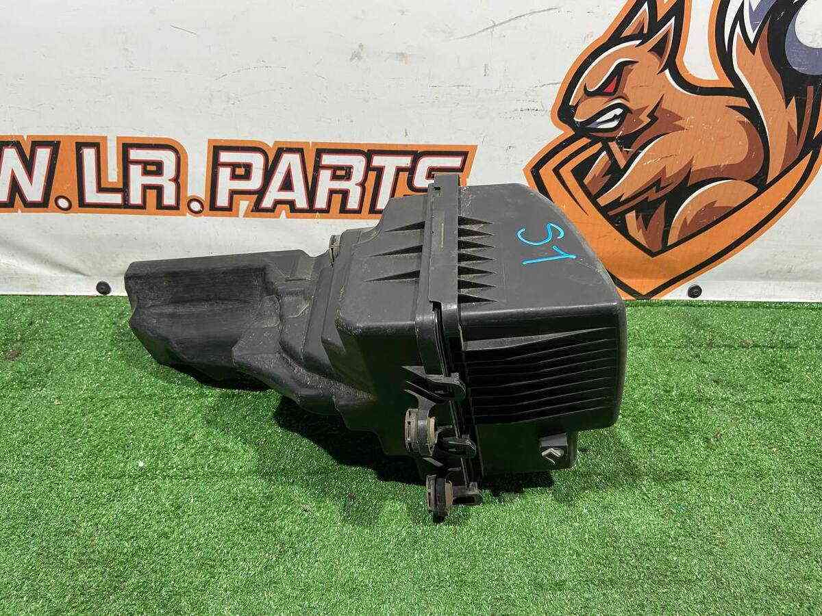 PEAR133AX Air filter housing MAZDA 3 used