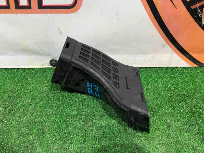T2H2692 Air duct lower right JAGUAR XF Used cost 30 € in stock 2 pcs.