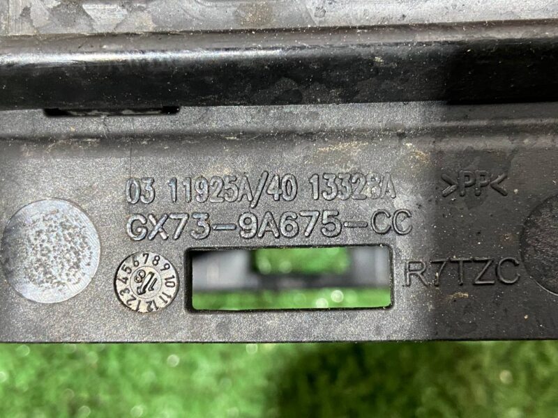 T2H2692 Air duct lower right JAGUAR XF Used cost 30 € in stock 2 pcs.