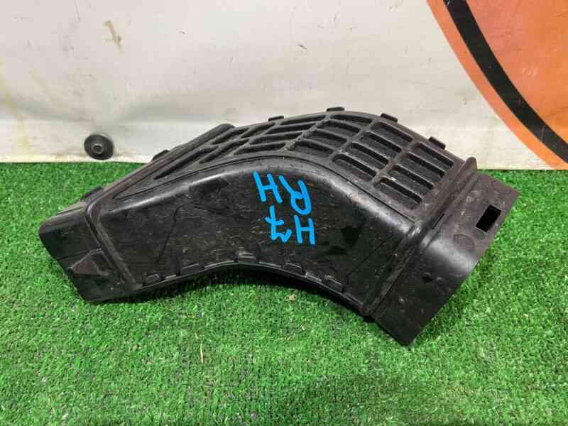T2H2692 Air duct lower right JAGUAR XF Used cost 30 € in stock 2 pcs.