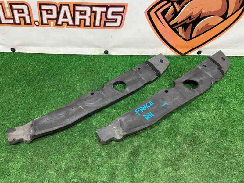 T4A29848 Wing seal right Jaguar F-Pace X761 (2017-) used cost 20 € in stock 4 pcs.