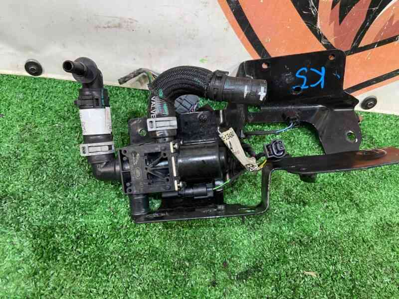 T4K1028 Heater valve Jaguar I-Pace (2018-) Used cost 150 € in stock 11 pcs.