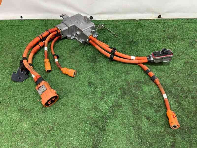 T4K5756 Wiring of the Jaguar I-Pace (2018-) air distributor box Used cost 750 € in stock 9 pcs.