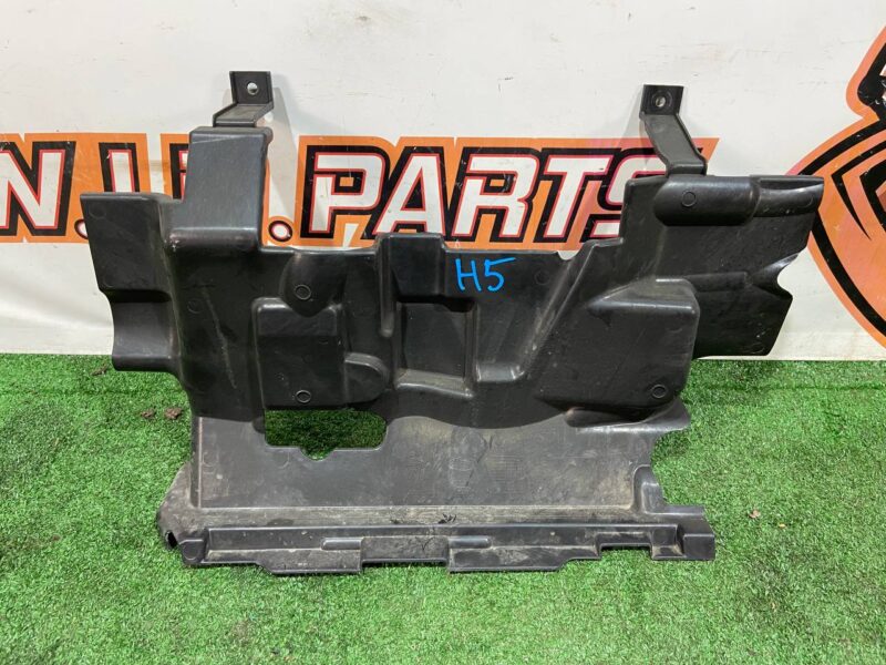 T4K9626 Central air duct Jaguar I-Pace X590 (2018-) USED cost 45 € in stock 2 pcs.