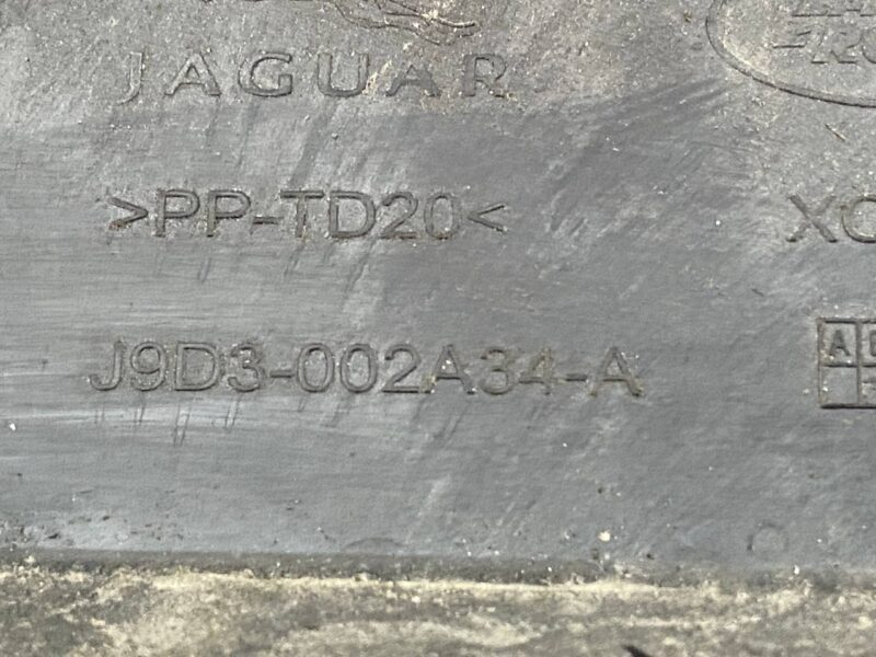 T4K9626 Central air duct Jaguar I-Pace X590 (2018-) USED cost 45 € in stock 2 pcs.