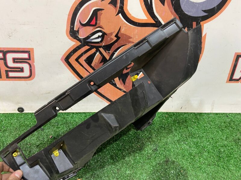 HK8M15T222A Front bumper mounting bracket right Jaguar F-Pace X761 (2017-) used cost 90 € in stock 1 pcs.