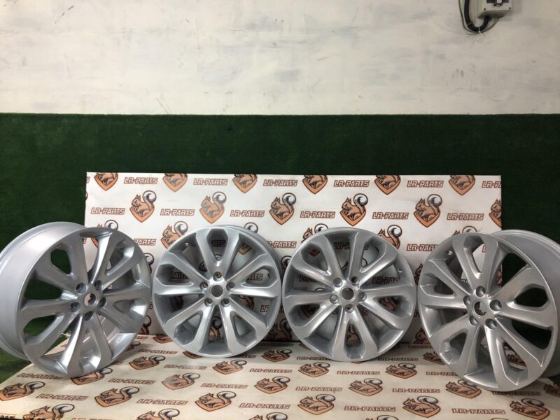 LR037745 Wheel drive 8.5x20. 5-beam design with slots, Sparkle Silver RANGE ROVER (L405) 2013- Used cost 250 € in stock 4 pcs.