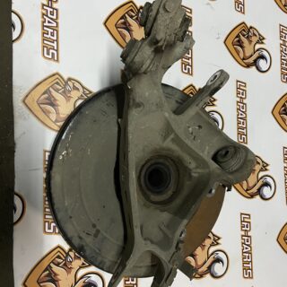 LR038551 Fist of the rear left wheel assembly with hub RANGE ROVER L405 13- Used cost 84,68 € in stock 3 pcs.