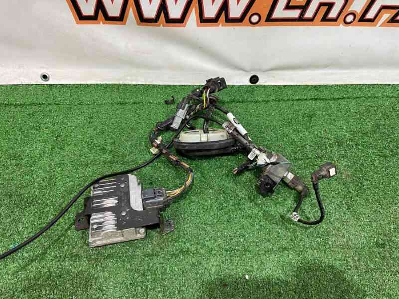 LR039218 Fuel pump drive control unit RANGE ROVER L405 13- Used cost 85 € in stock 4 pcs.