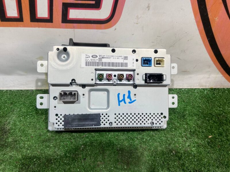 LR051637 Screen two-section MFD Range Rover L405 (2013-2021) Used cost 470 € in stock 1 pcs.