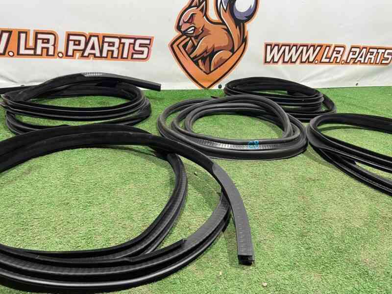 LR053807 Used Range Rover Sport L494 (2014-2022) door seal kit cost 200 € in stock 1 pcs.