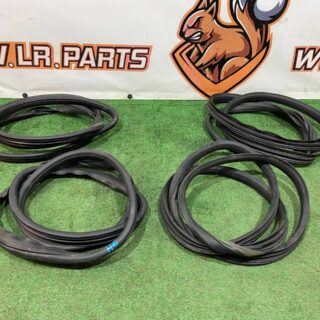 LR058544 Used Land Rover Discovery Sport L550 (2015-) door seal kit cost 200 € in stock 1 pcs.