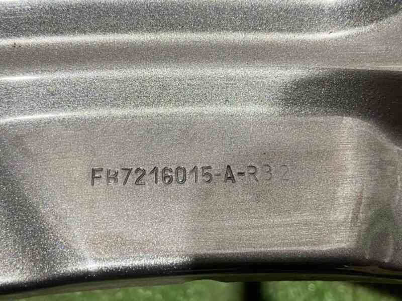 LR061383 Front right wing Land Rover Discovery Sport L550 (2015-) Used cost 300 € in stock 5 pcs.