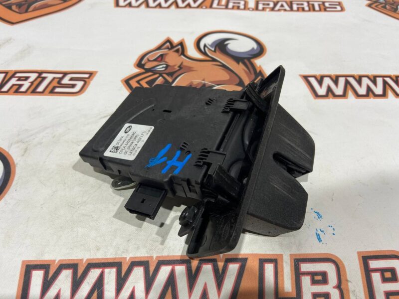 LR070126 Trunk lid lock mechanism RANGE ROVER L405 13- Used cost 25 € in stock 3 pcs.