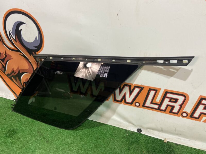 LR078379 Side right rear glass for Land Rover Discovery Sport L550 (2015-) Used cost 150 € in stock 4 pcs.
