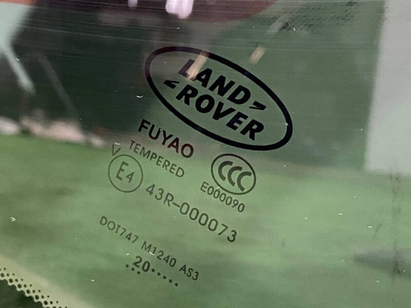 LR078379 Side right rear glass for Land Rover Discovery Sport L550 (2015-) Used cost 150 € in stock 4 pcs.