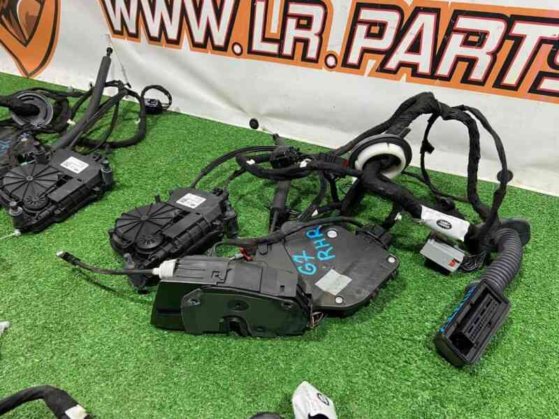LR078720KIT Set of locks with pulls 2018- Range Rover Sport L494 (2014-2022) Used cost 1 000 € in stock 1 pcs.