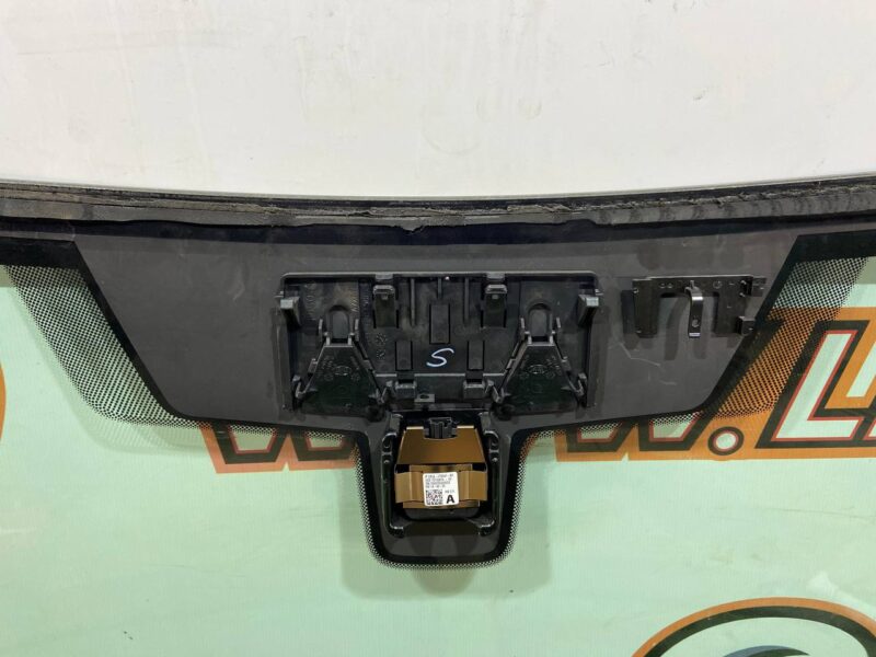 LR079645 Windshield Land Rover Discovery Sport L550 (2015-) Used cost 300 € in stock 3 pcs.